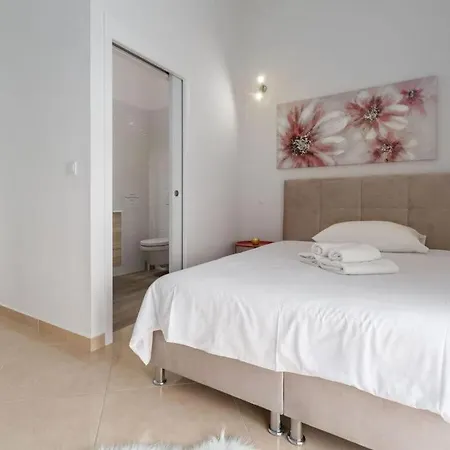 فيلة Mirjana Comfortable Mugeba